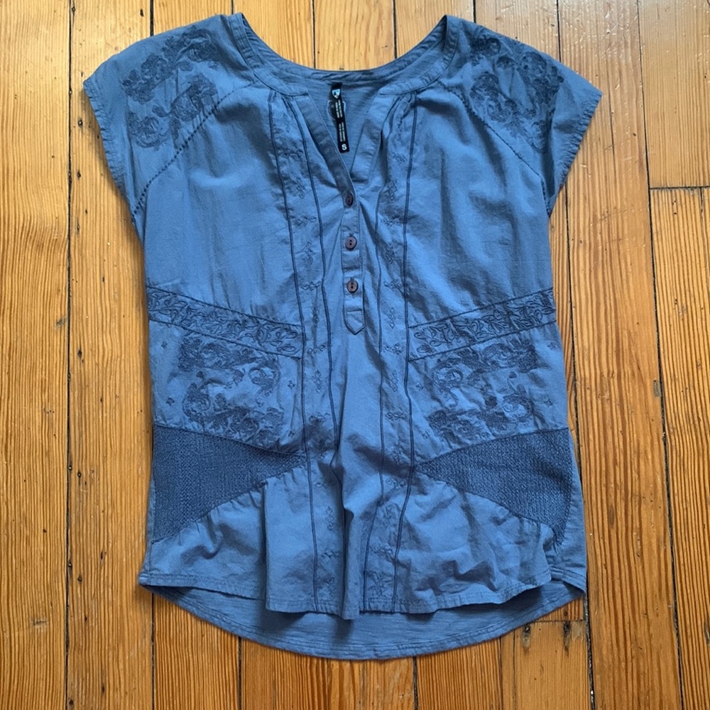 EUC KUHL slate blue cap sleeved organic cotton top